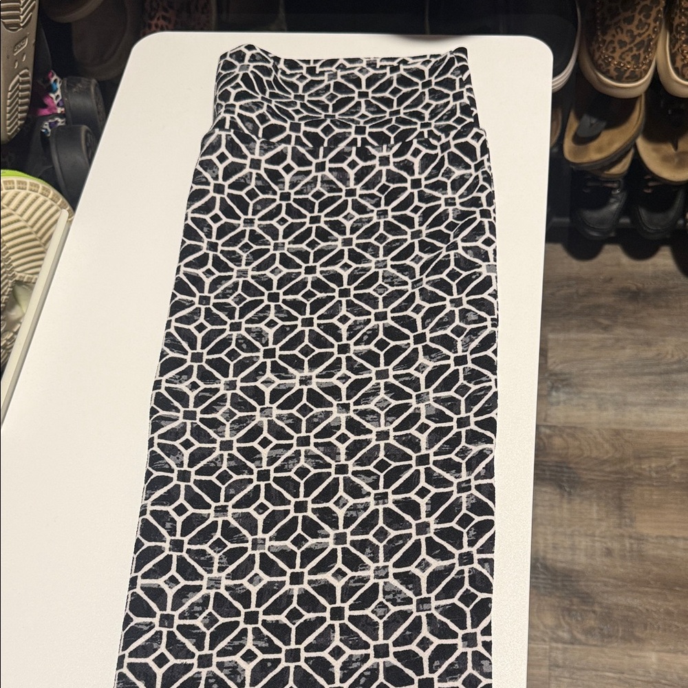 LuLaRoe Black and White Geometric Pencil Skirt